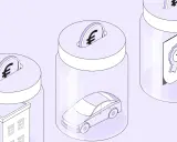 Trois bocaux transparents symbolisent des objectifs : un bâtiment, une voiture, un certificat. Des pièces euro tombent dans les deux premiers, suggérant l'épargne pour des projets. Le commissaire aux apports SAS veille.