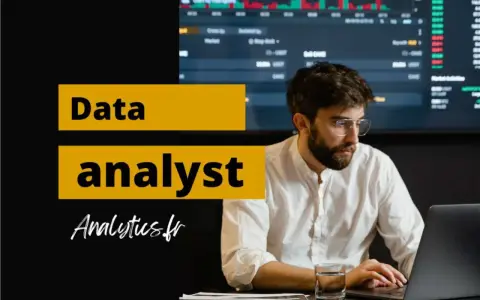Un homme concentré sur son ordinateur portable, prêt à devenir data analyst. Graphiques financiers en arrière-plan.