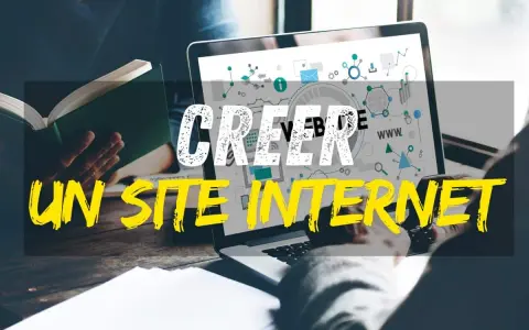 Un expert en stratégie digitale analyse les données sur un écran d'ordinateur pour créer un site internet percutant.